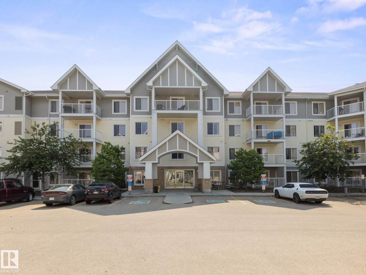 2204 44Ave - Photo 1