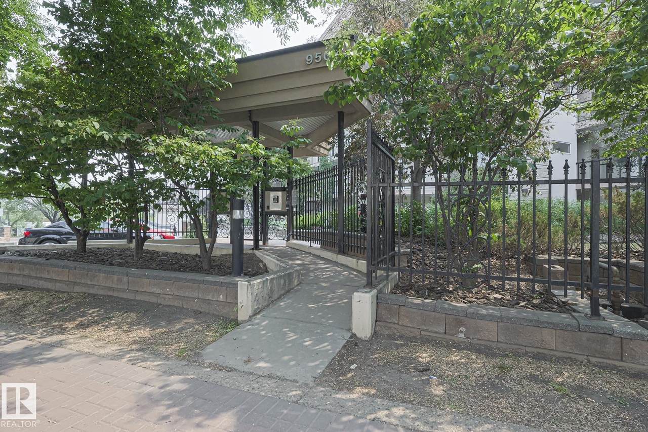 9507 101 Avenue - Photo 1