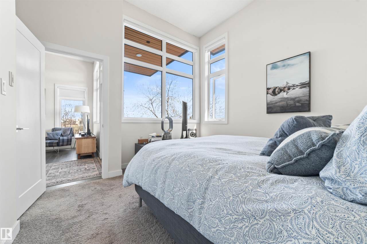 10227 115 Street - Photo 1