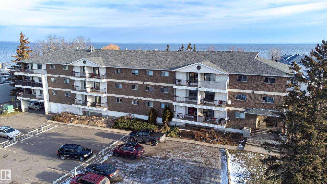 104 10 Street - Photo 1