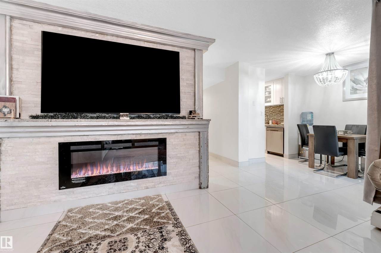 8745 165 Street - Photo 1