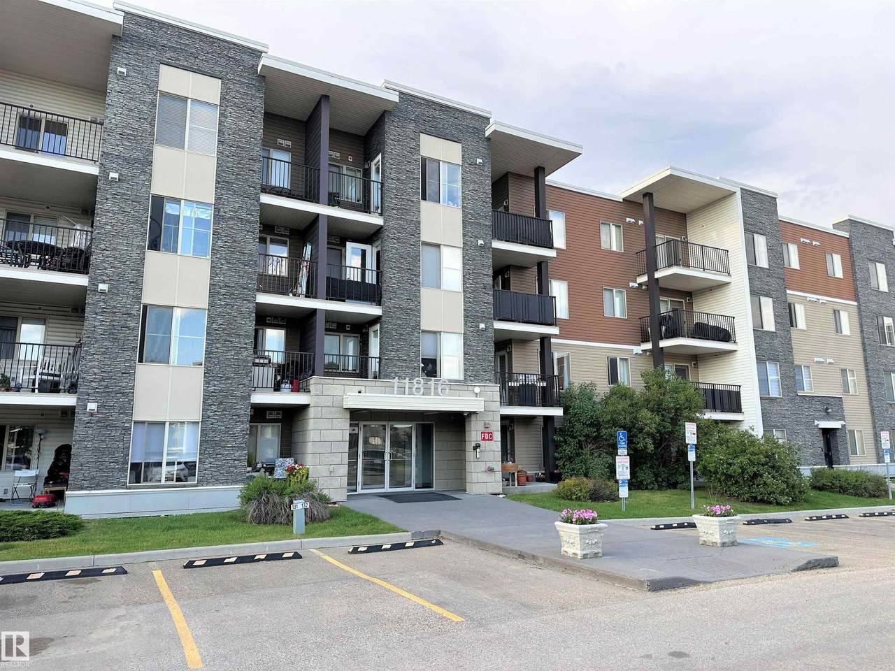 11816 22 Avenue - Photo 1