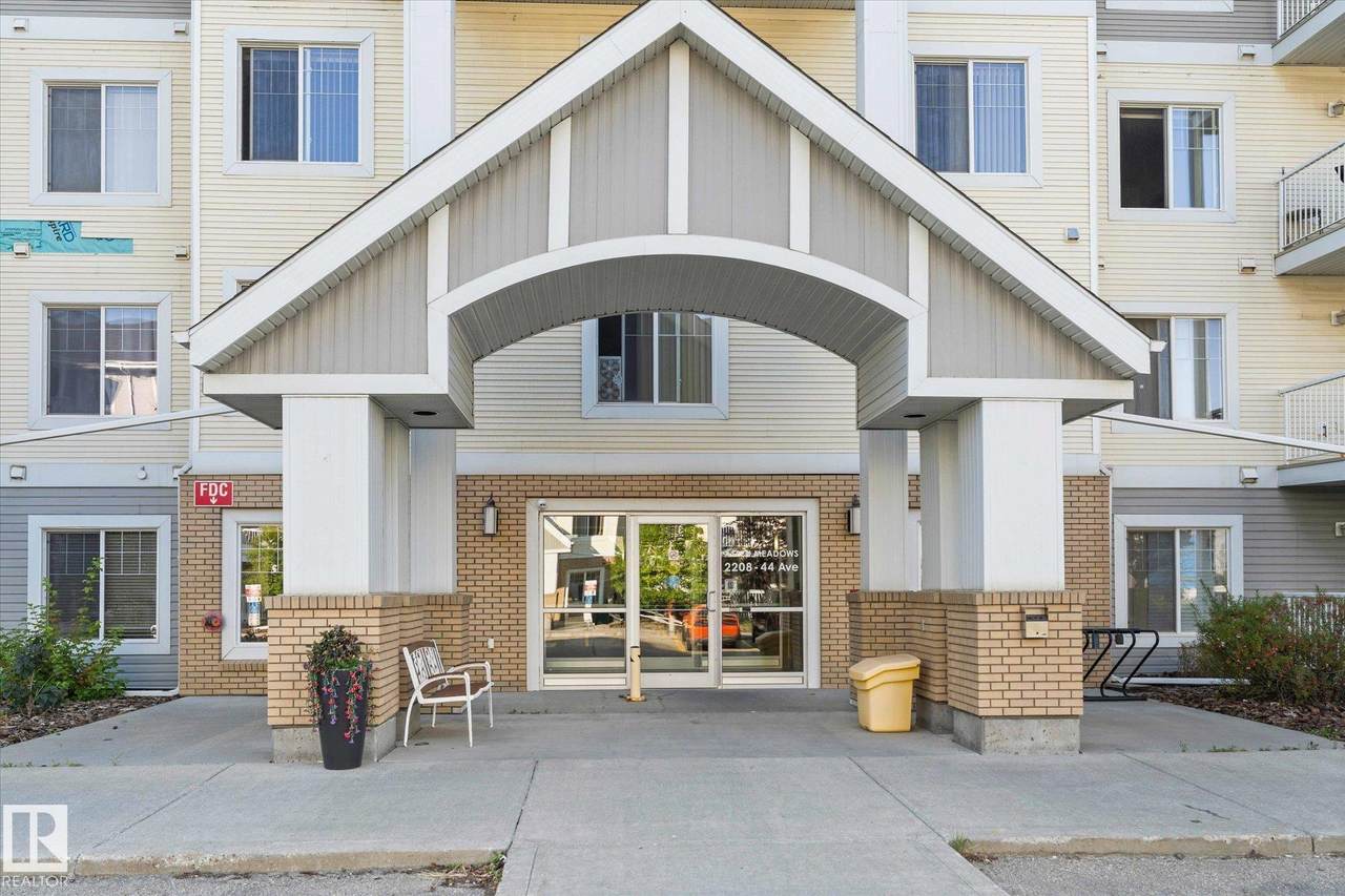 2208 44 Avenue - Photo 1