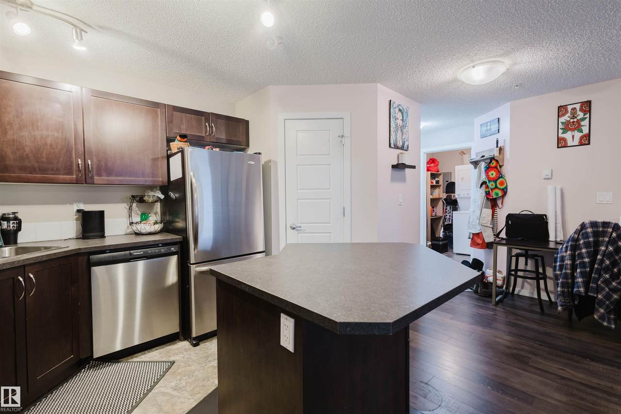 https://bt-photos.global.ssl.fastly.net/alberta/1280_boomver_1_E4471072-2.jpg