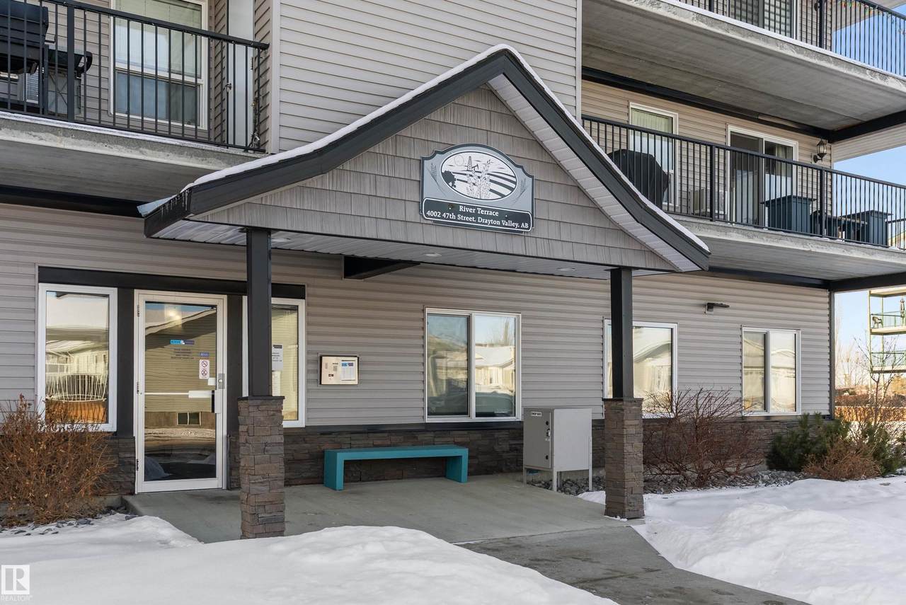 4002 47 Street - Photo 1