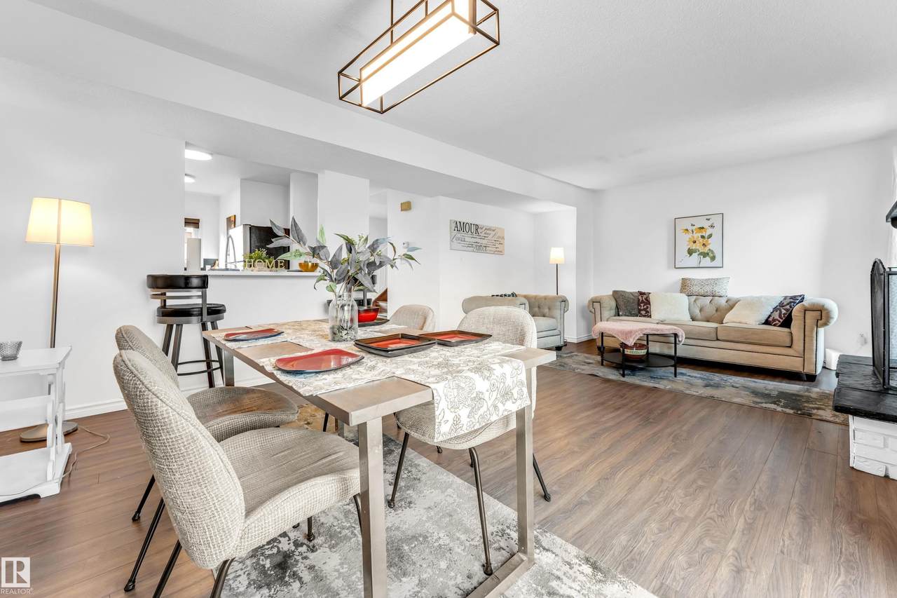 5344 38A Avenue - Photo 1