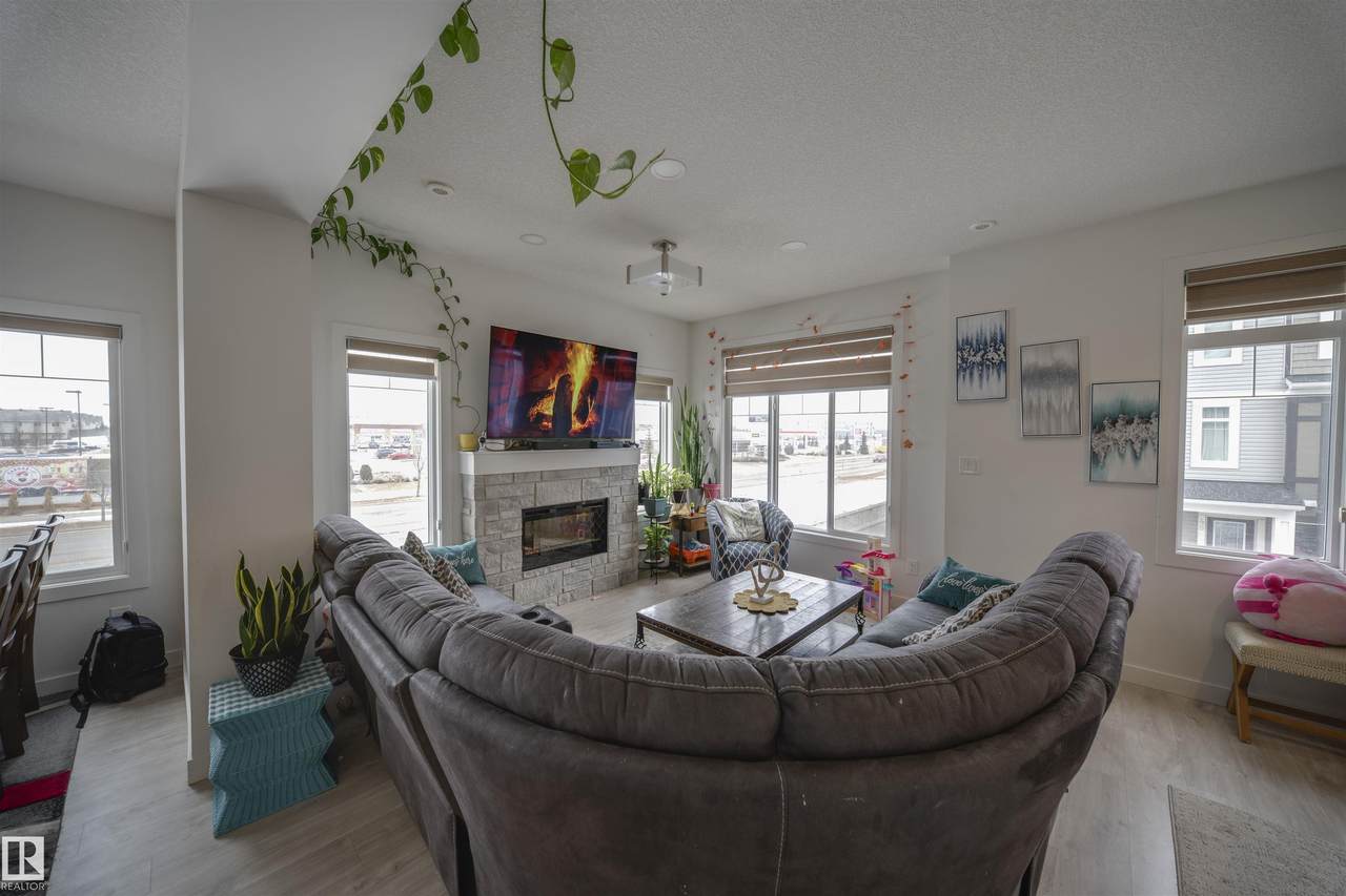 2215 24 Street - Photo 1