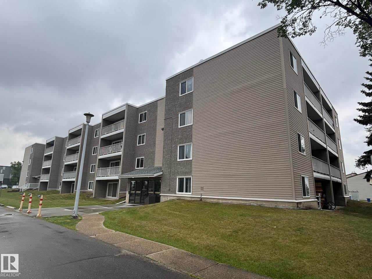 18204 93 Avenue - Photo 1