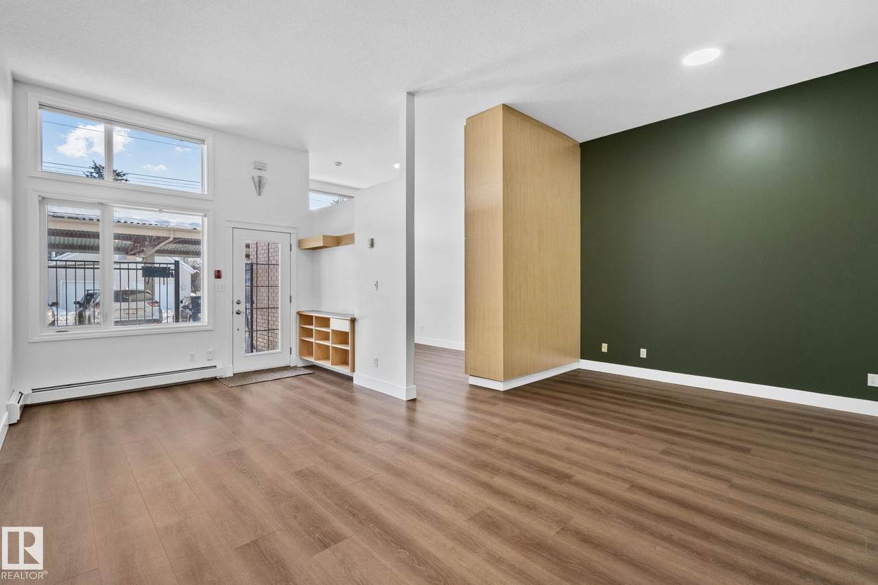 11033 127 Street - Photo 1