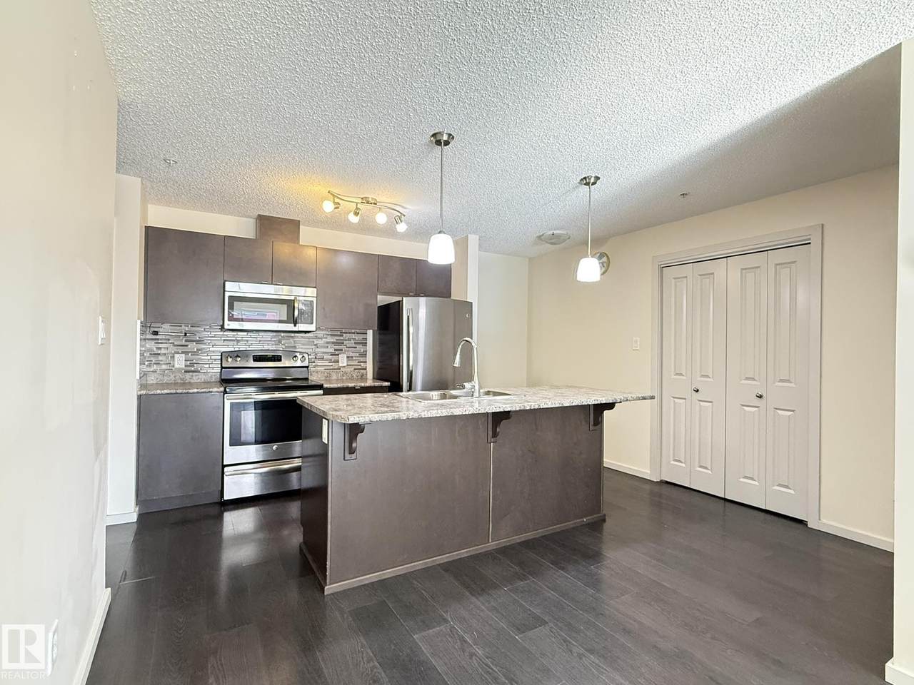 https://bt-photos.global.ssl.fastly.net/alberta/1280_boomver_1_E4479658-2.jpg