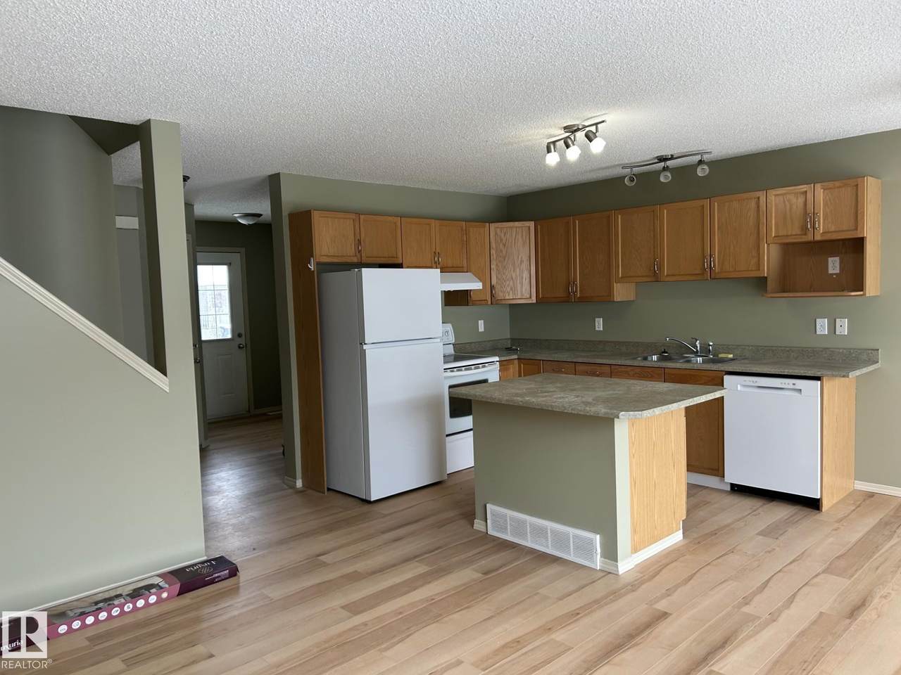 https://bt-photos.global.ssl.fastly.net/alberta/1280_boomver_1_E4479832-2.jpg