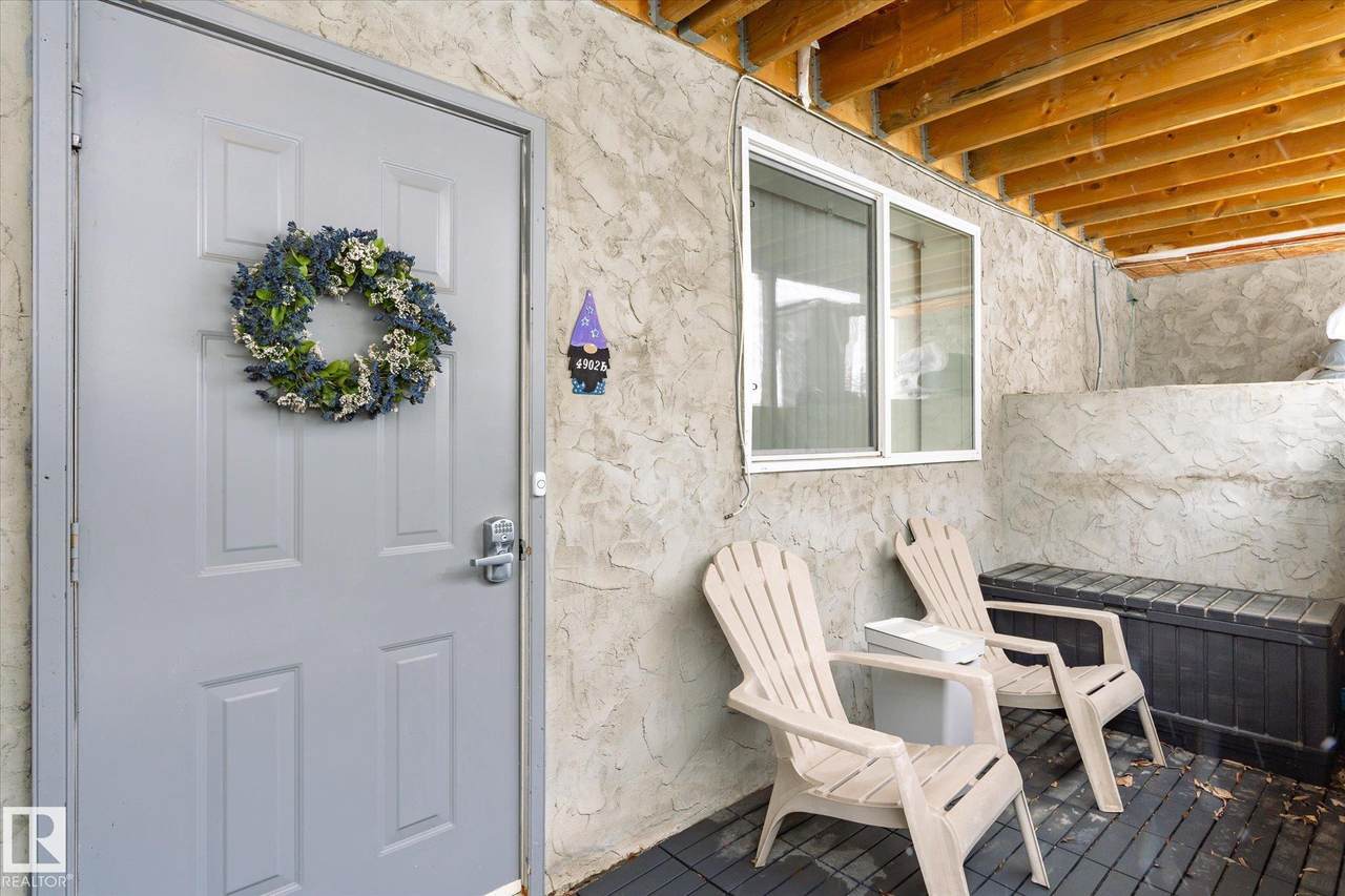 4902B 43 Street - Photo 1