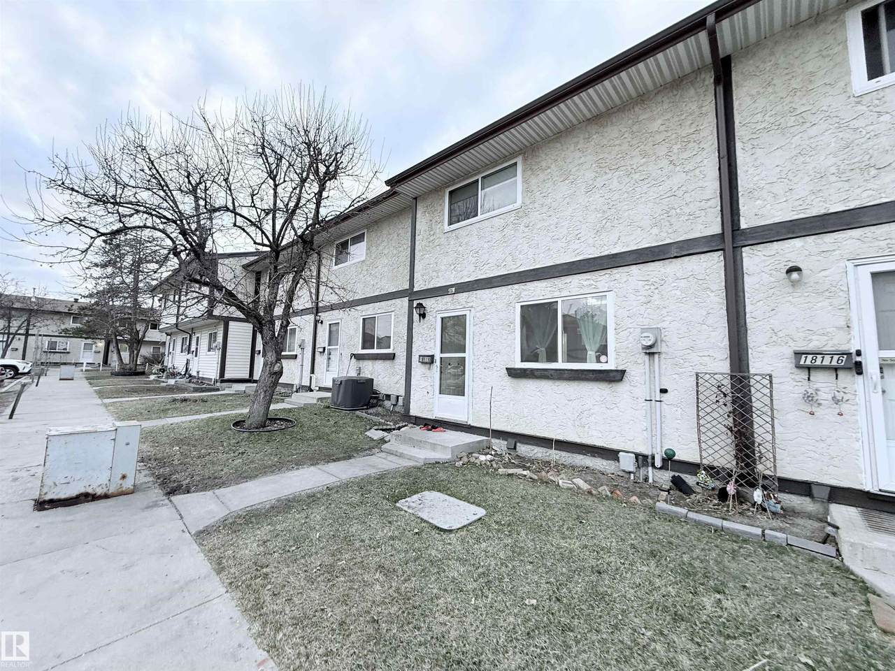 18118 93 Avenue - Photo 1