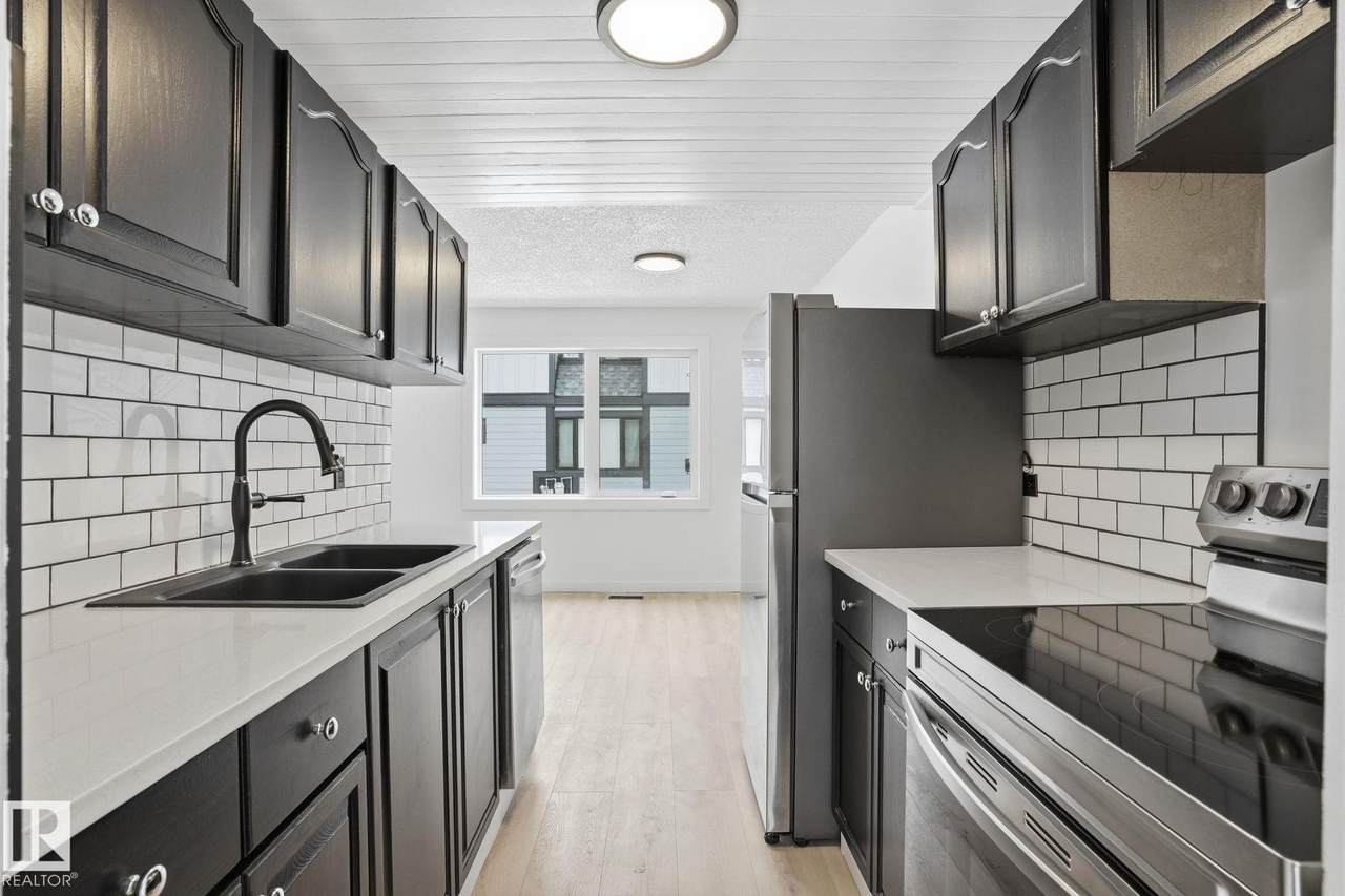 3307 116A Avenue - Photo 1