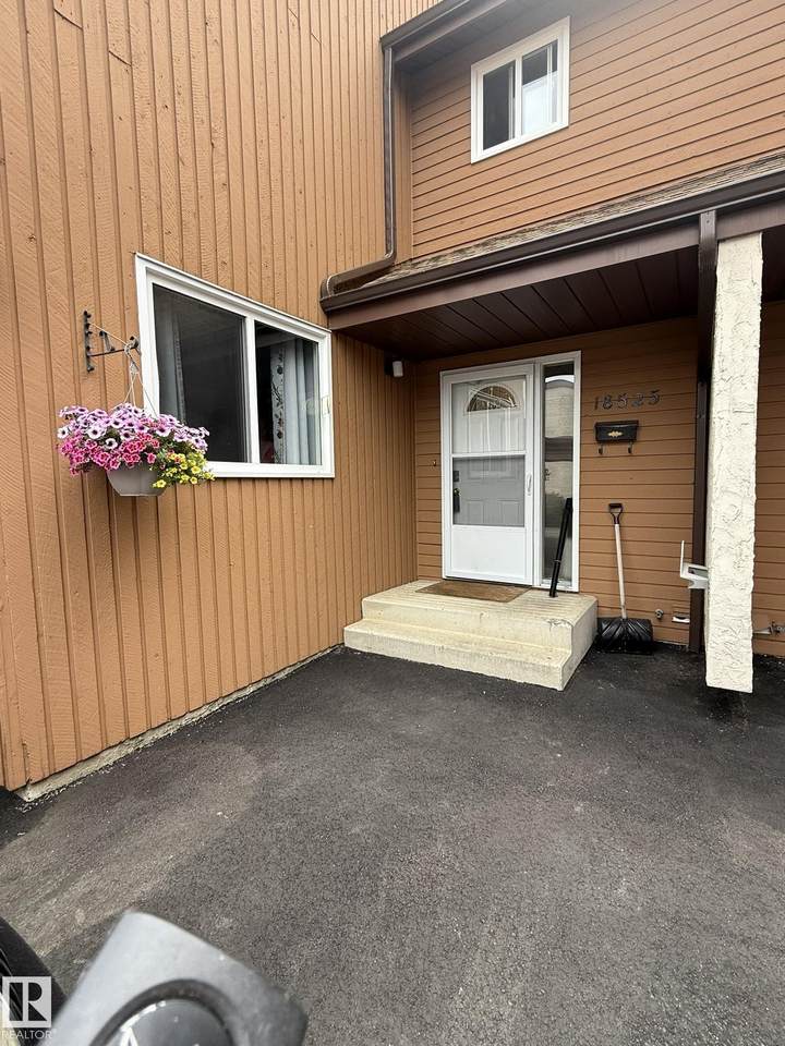 18525 66 Avenue - Photo 1
