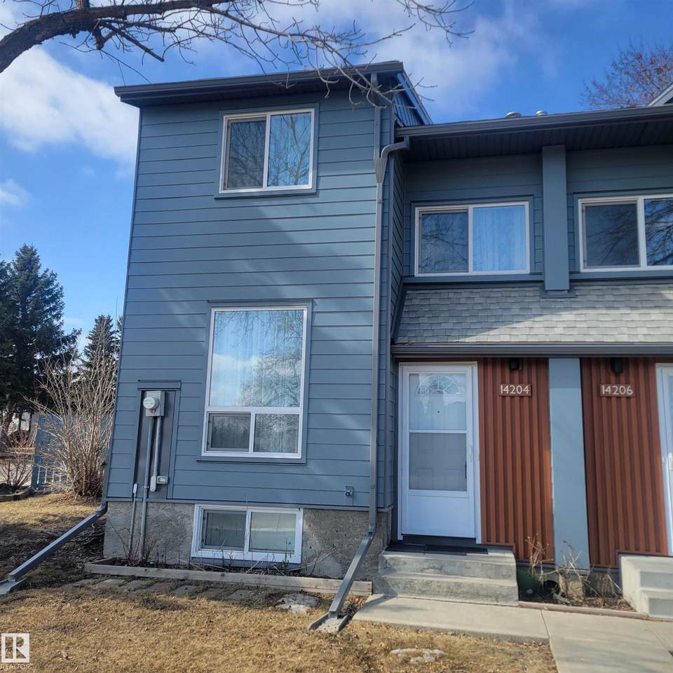 14204 31 Street - Photo 1