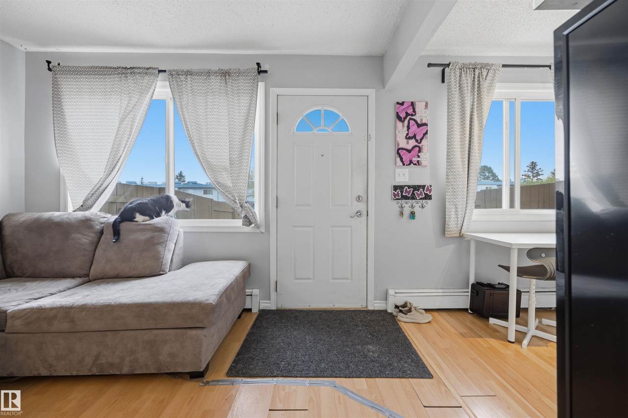 18315 89 Avenue - Photo 1