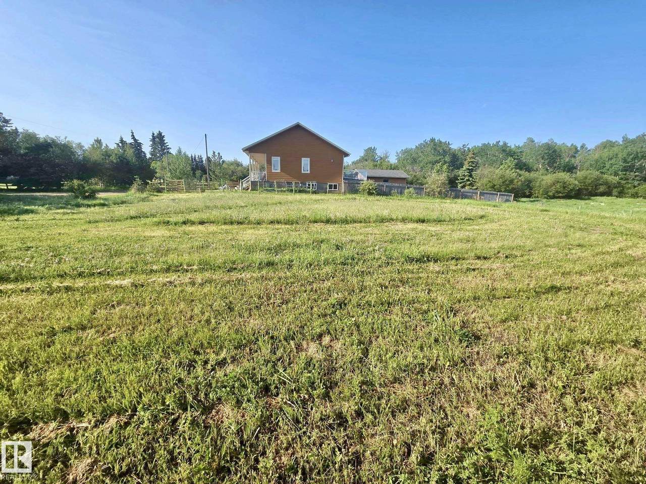 https://bt-photos.global.ssl.fastly.net/alberta/1280_boomver_1_E4489281-2.jpg