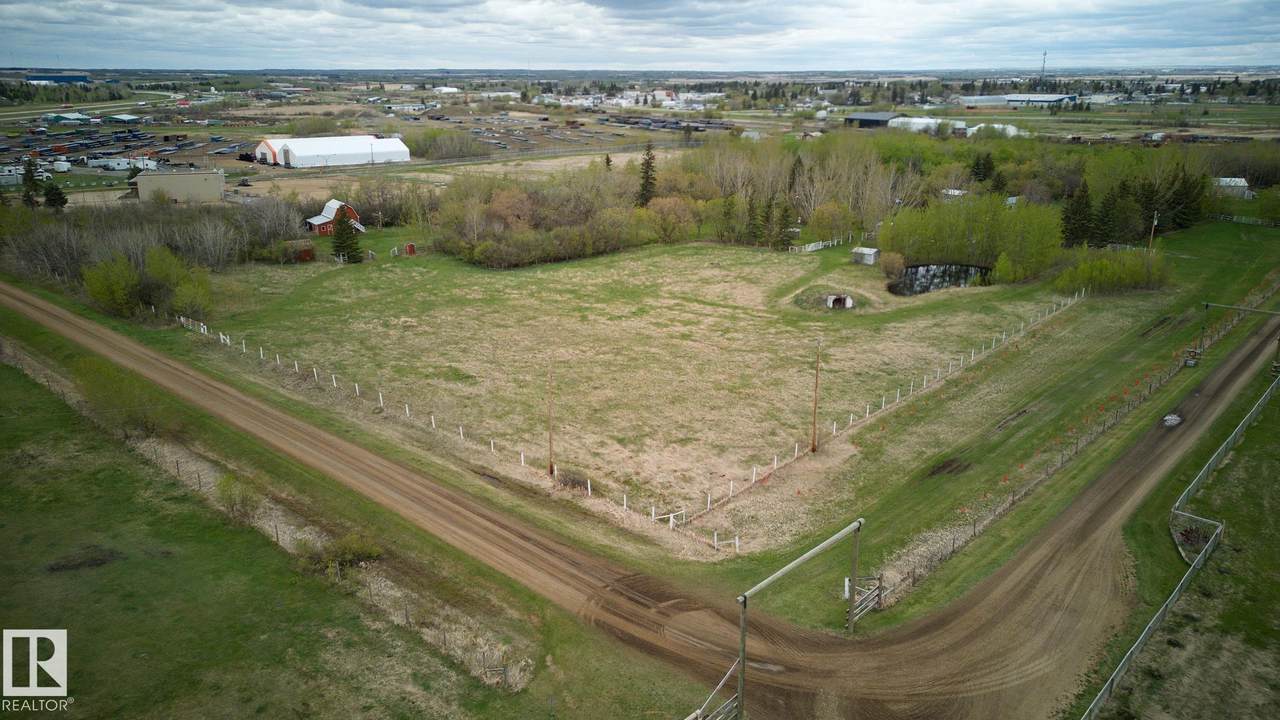 4736 47 Street - Photo 1