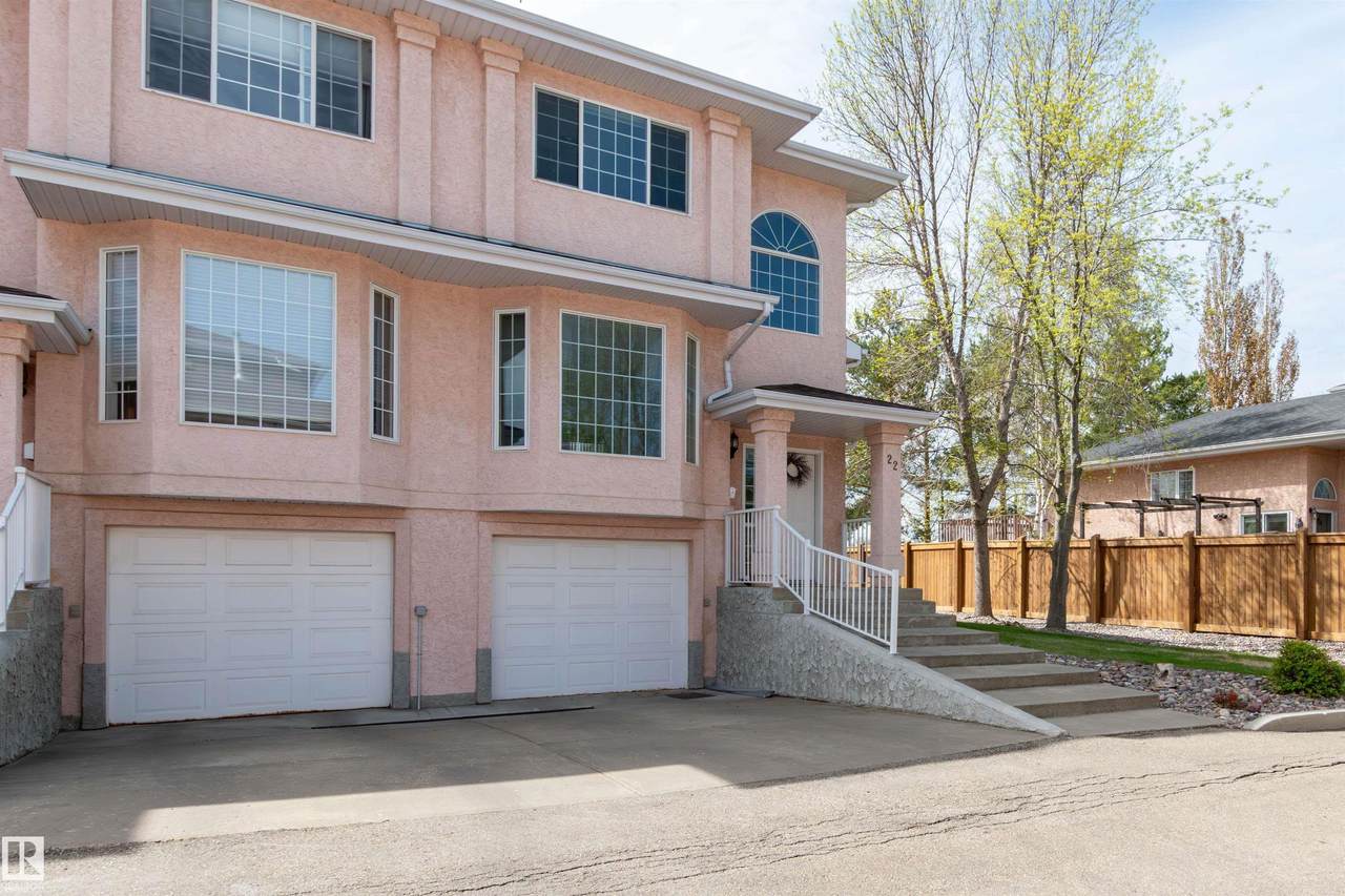 11105 9 Avenue - Photo 1