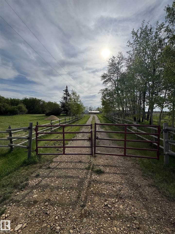https://bt-photos.global.ssl.fastly.net/alberta/1280_boomver_1_E4490492-2.jpg