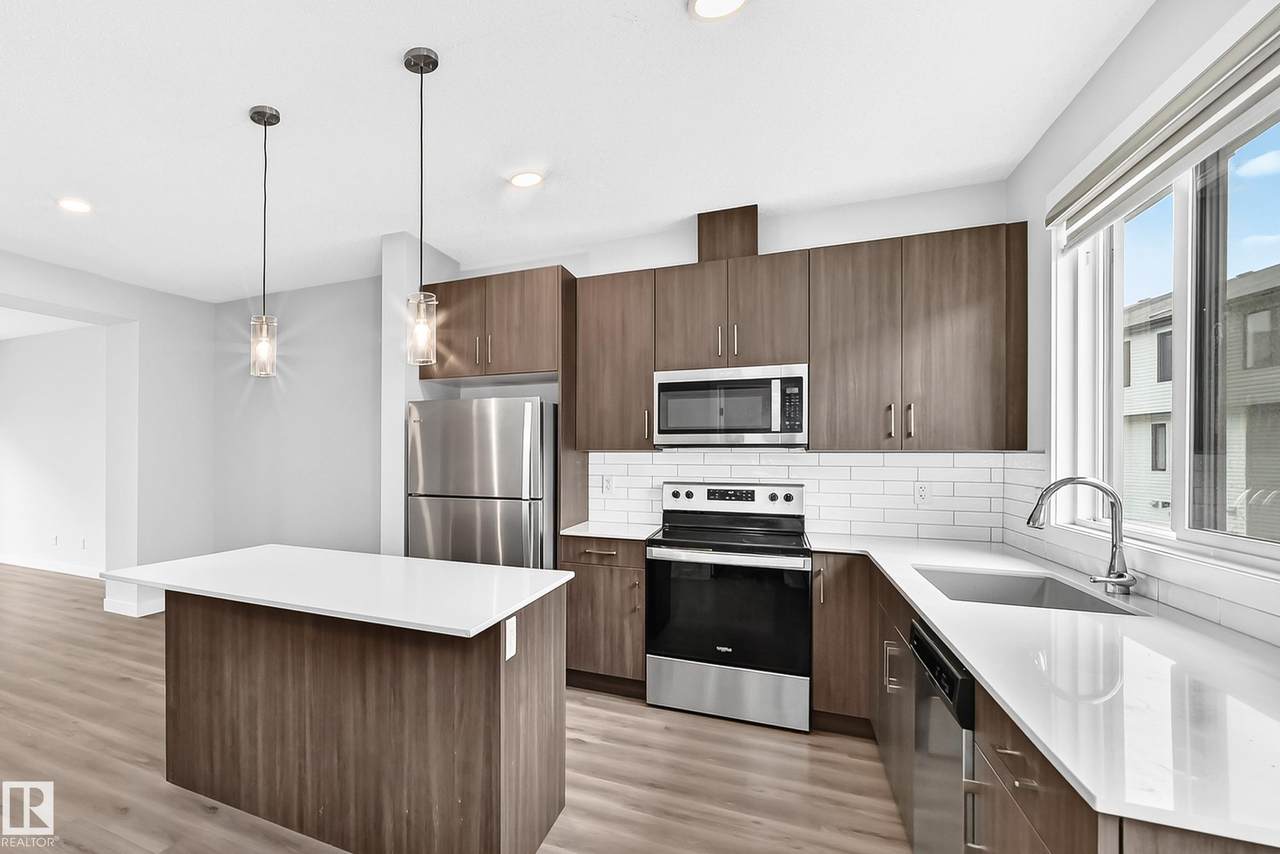 11910 35 Avenue - Photo 1