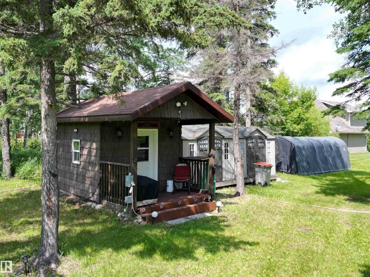 304 1 Avenue - Photo 1