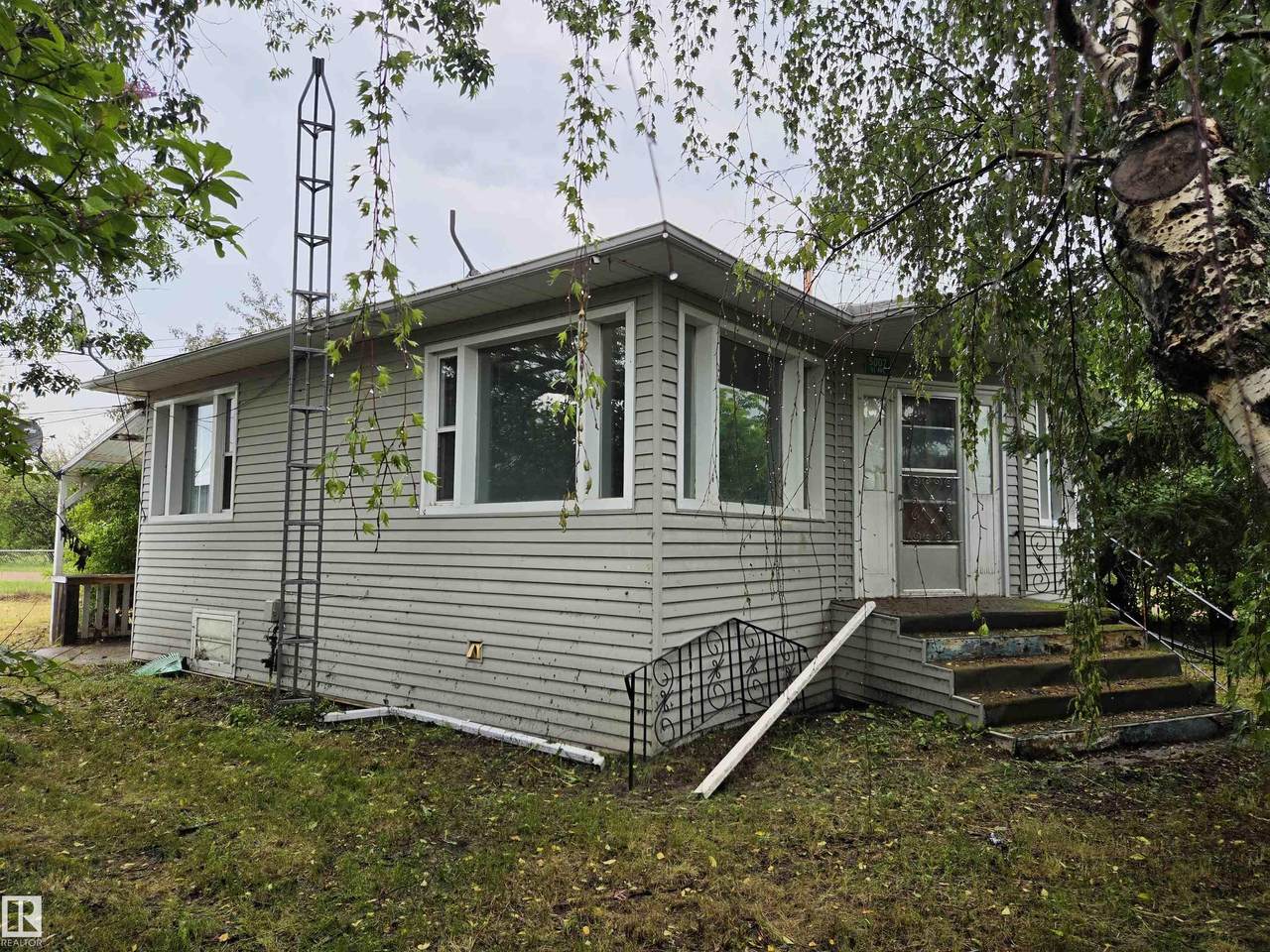 5007 51 Avenue - Photo 1