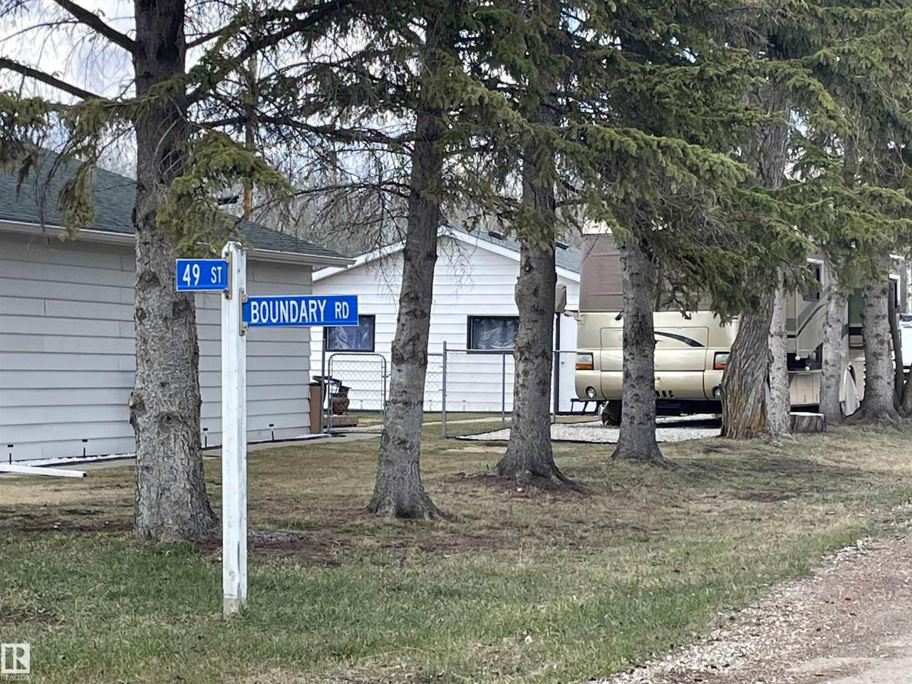 4820 44 Avenue - Photo 1