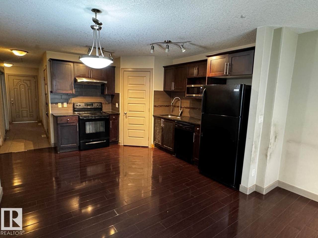 https://bt-photos.global.ssl.fastly.net/alberta/1280_boomver_1_E4498541-2.jpg