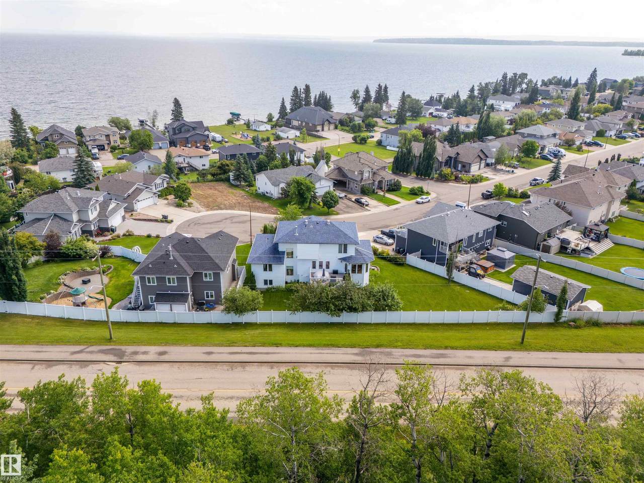 https://bt-photos.global.ssl.fastly.net/alberta/1280_boomver_1_E4499515-2.jpg