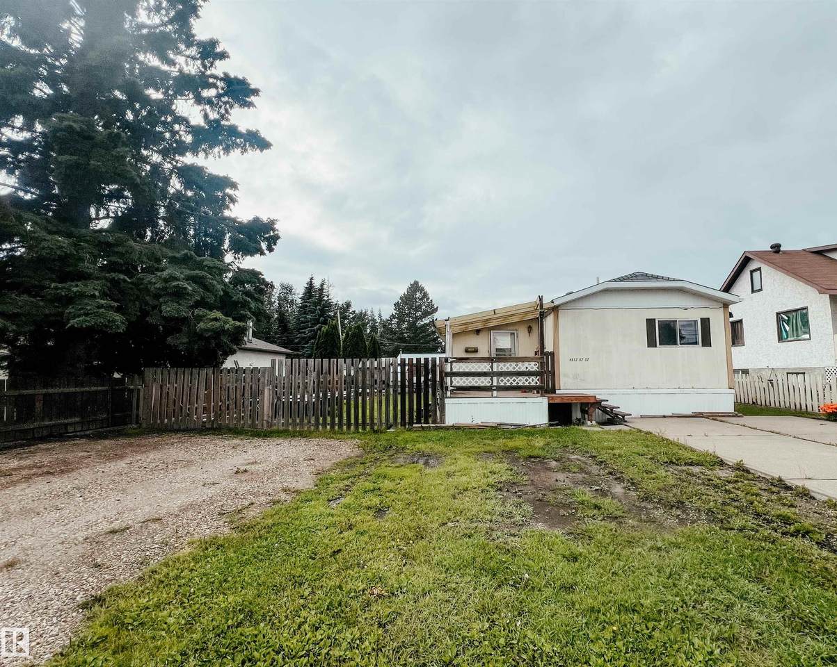 4912 52 Street - Photo 1