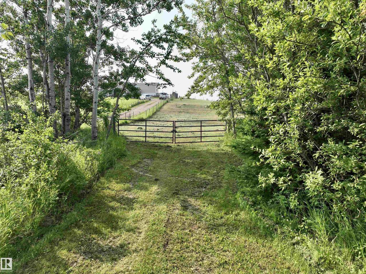 https://bt-photos.global.ssl.fastly.net/alberta/1280_boomver_1_E4500102-2.jpg