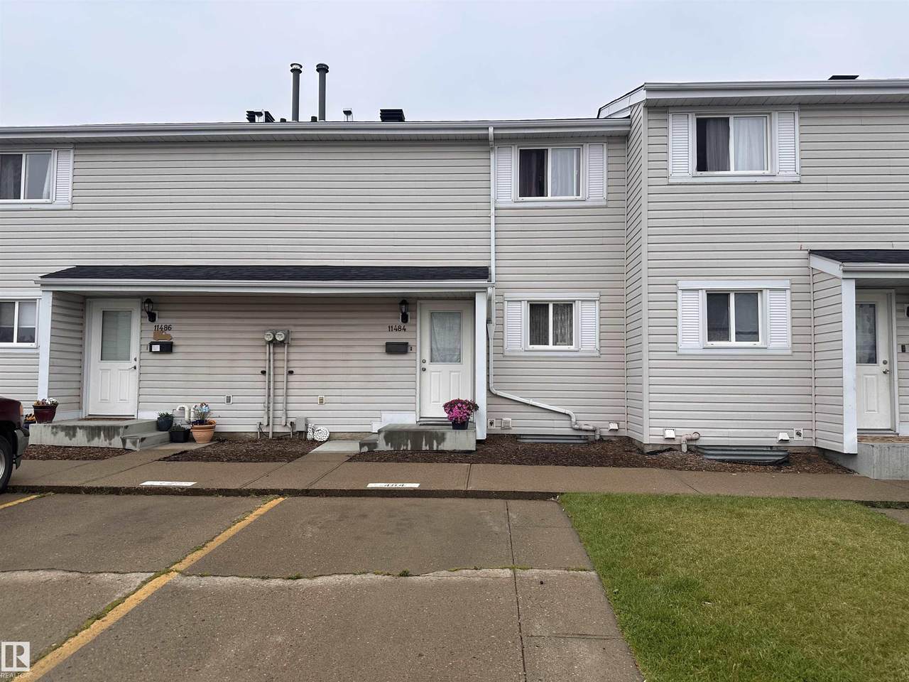 11484 139 Avenue - Photo 1