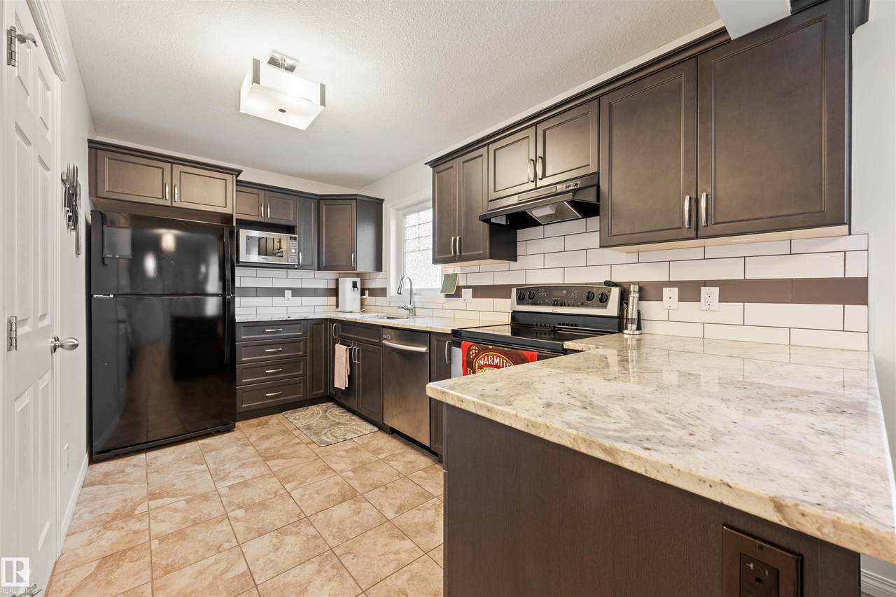 12425 111 Avenue - Photo 1