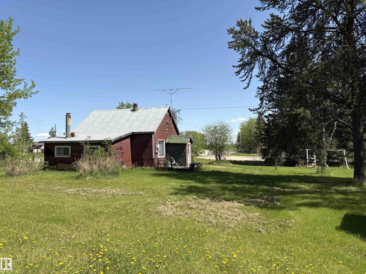 https://bt-photos.global.ssl.fastly.net/alberta/1280_boomver_1_E4510073-2.jpg