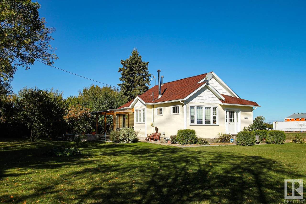 5206 50 Street - Photo 1