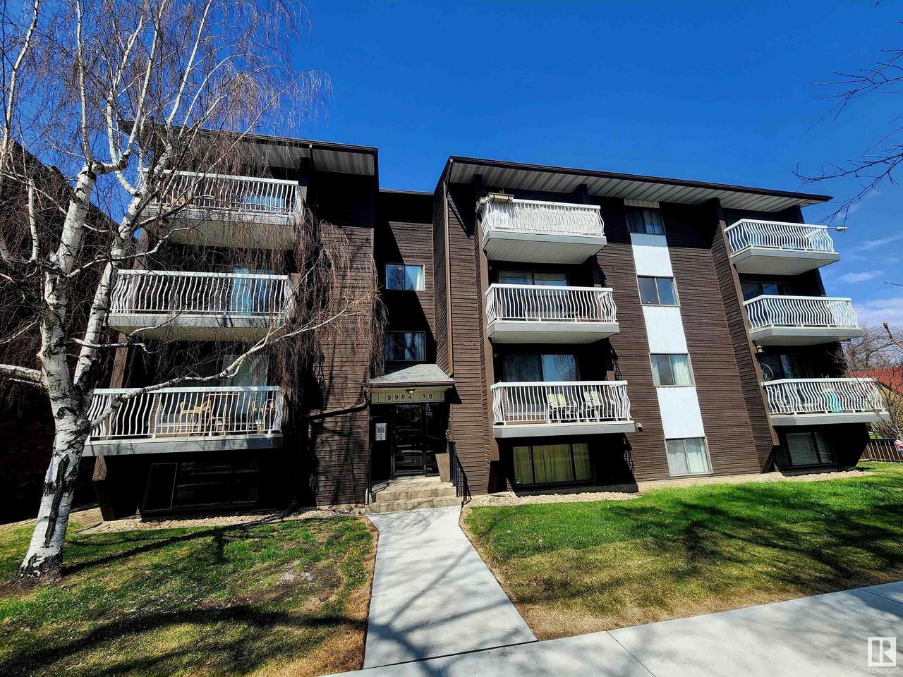 303 9904 90 Avenue - Photo 1