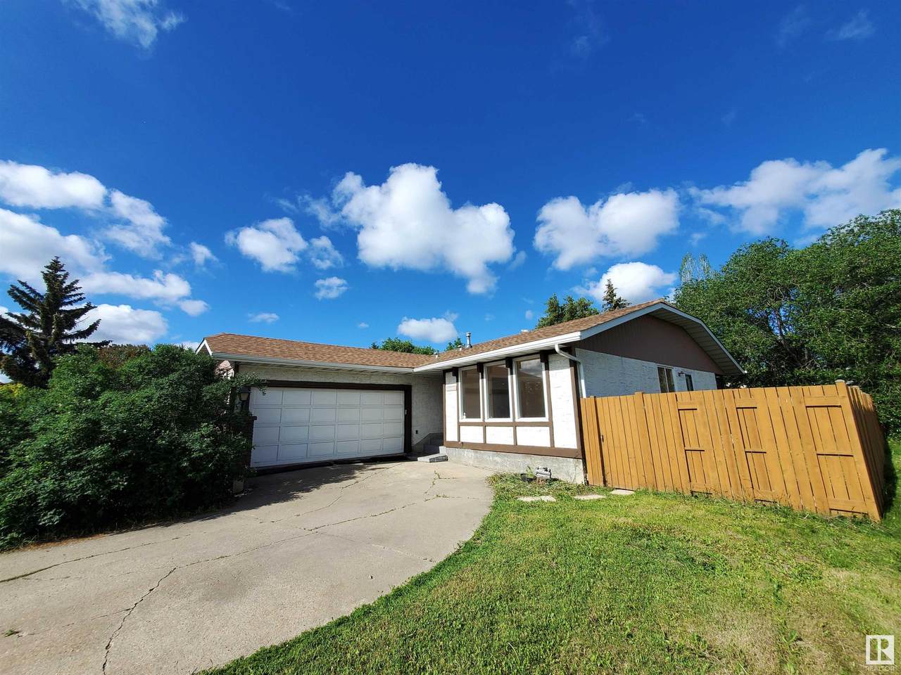 8044 181 Street - Photo 1