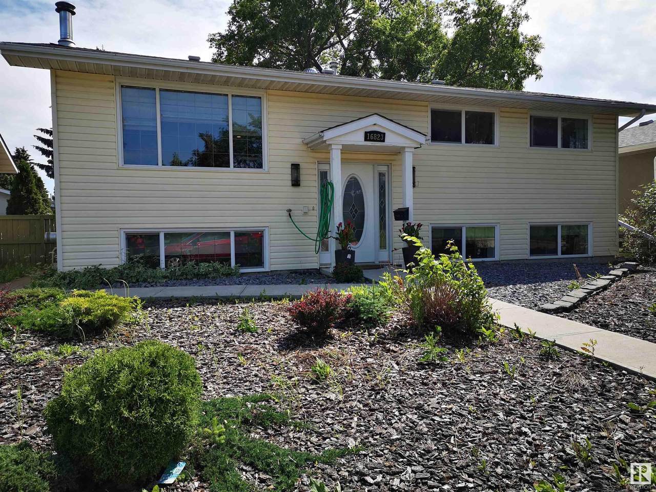 16823 98A Avenue - Photo 1