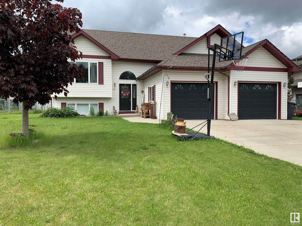 4423 Madsen Ave - Photo 1