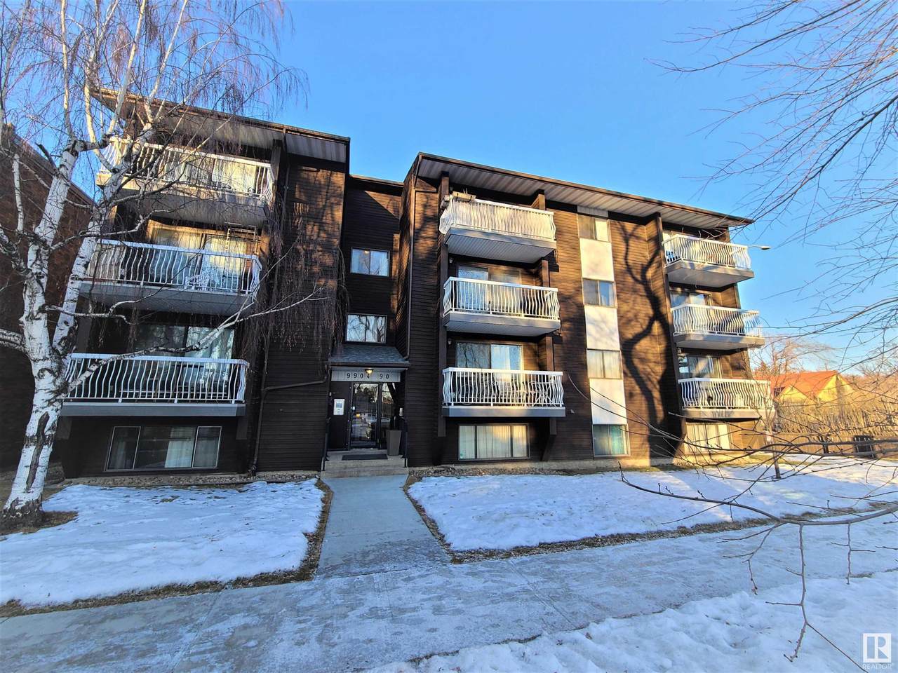 303 9904 90 Avenue - Photo 1