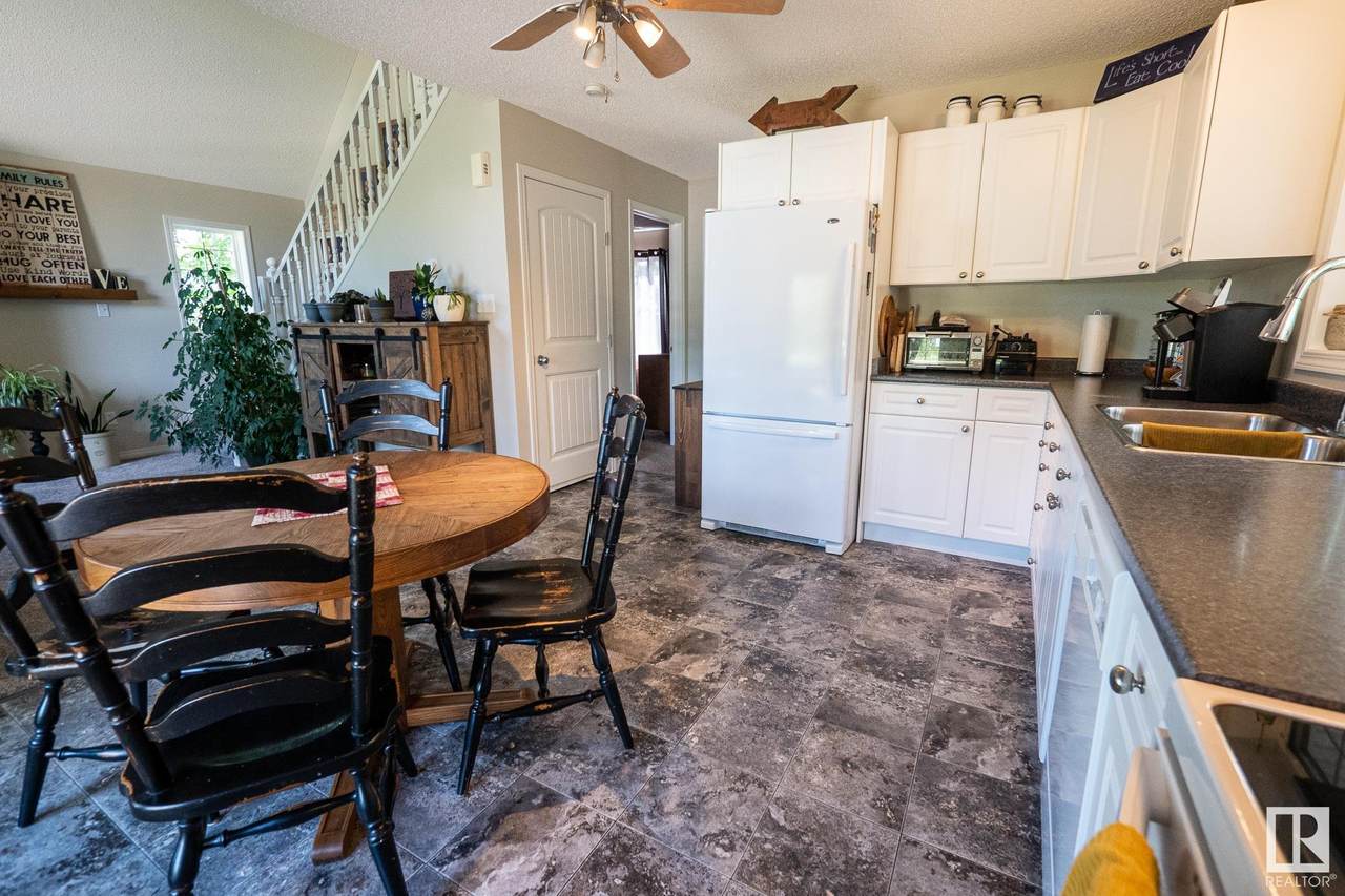 29 15065 TWP RD 470 - Photo 1