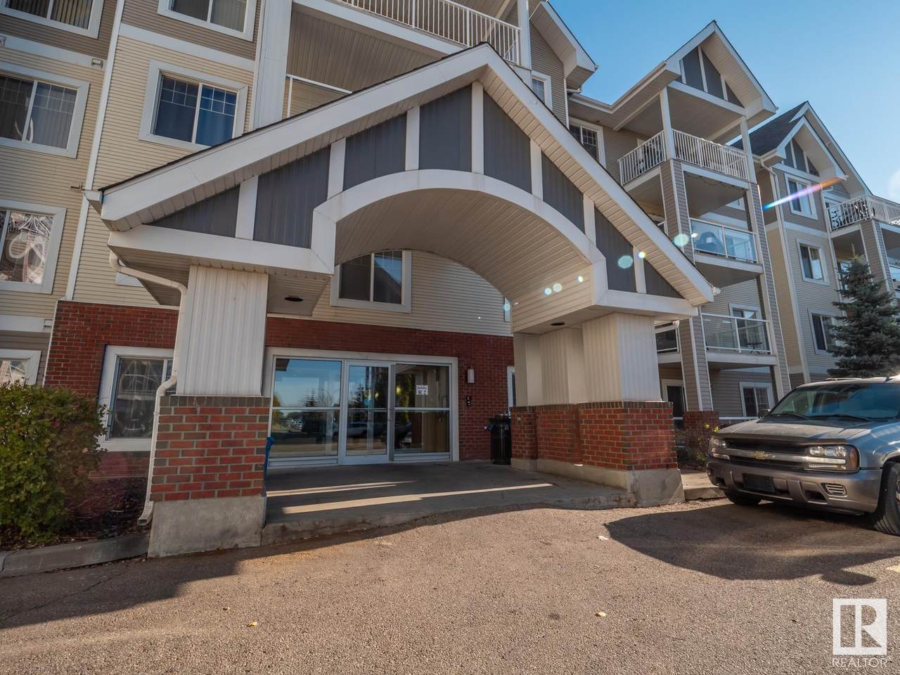 213 15211 139 Street - Photo 1