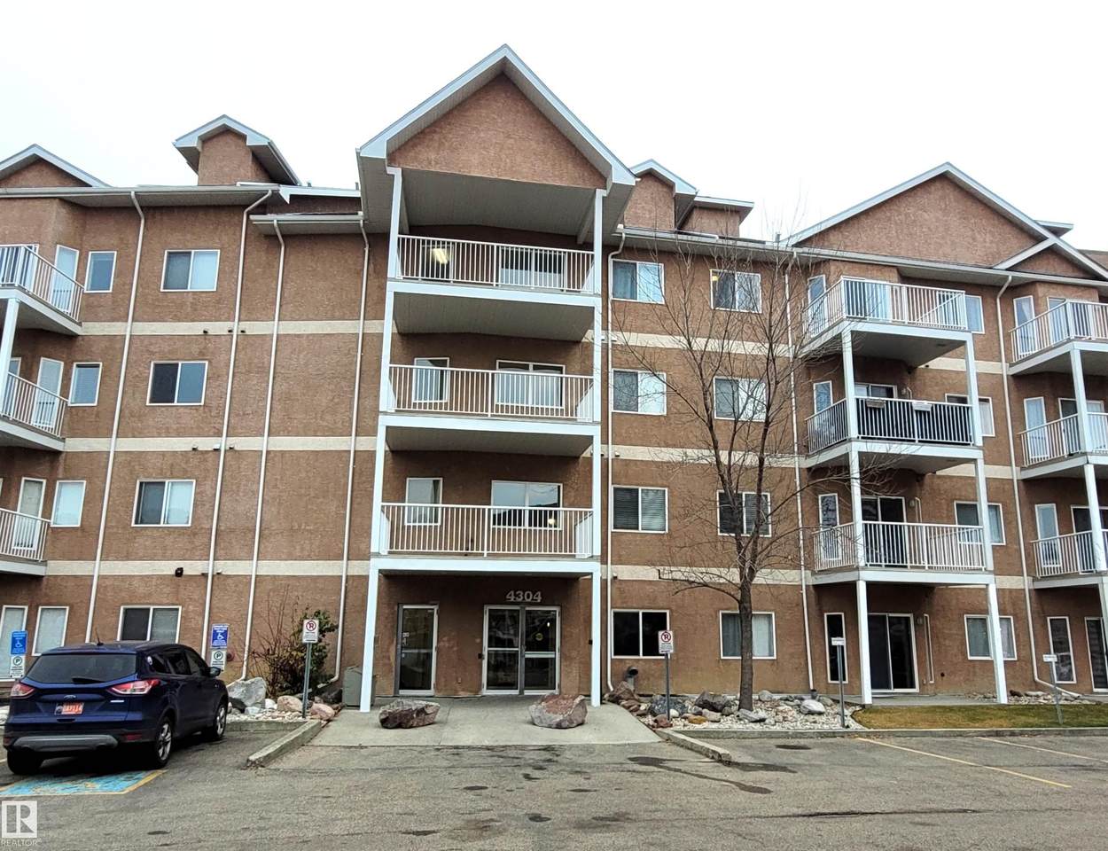 4304 139 Avenue - Photo 1