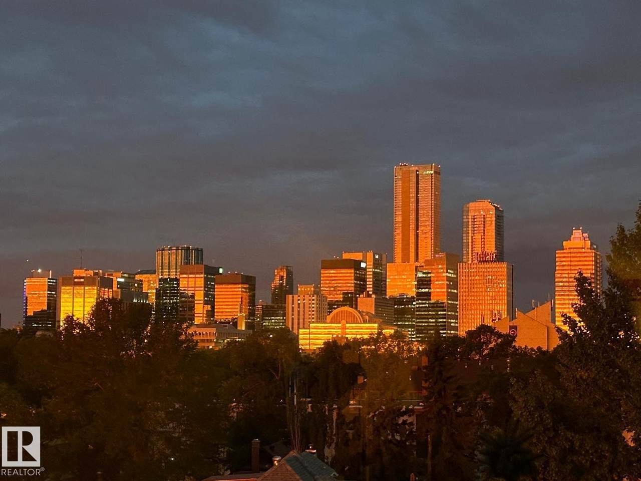 9028 Jasper Avenue - Photo 1