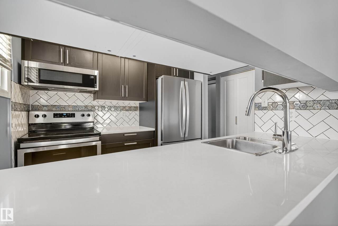 225 Lancaster Terrace - Photo 1