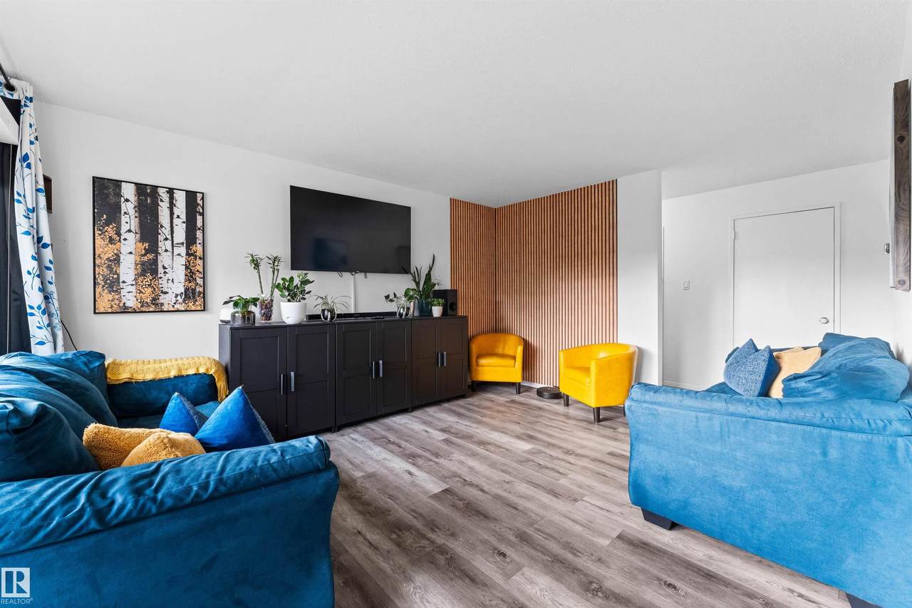 11430 40 AV - Photo 1