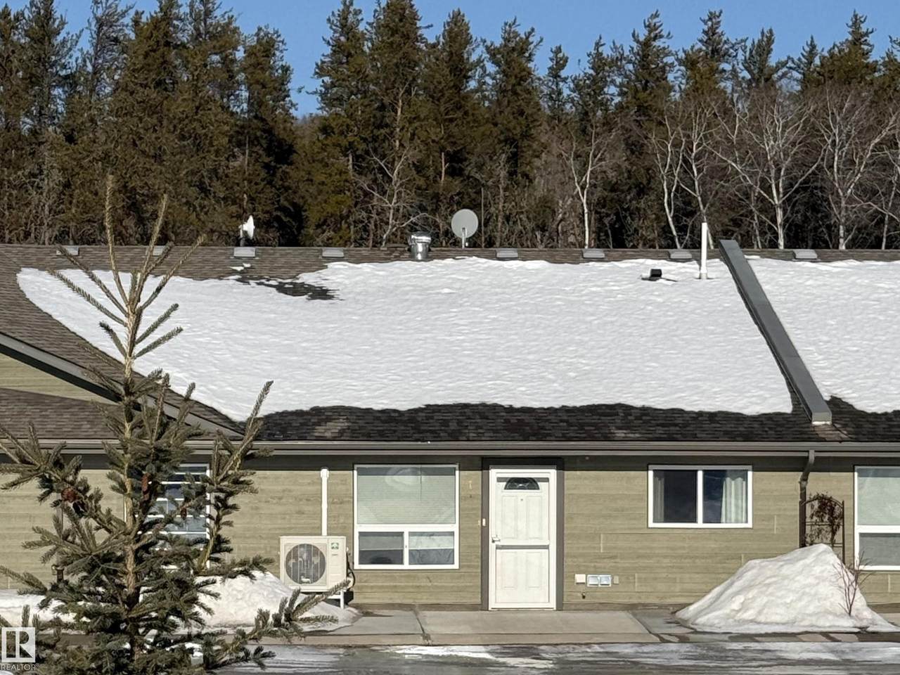 5011 Pine Drive - Photo 1
