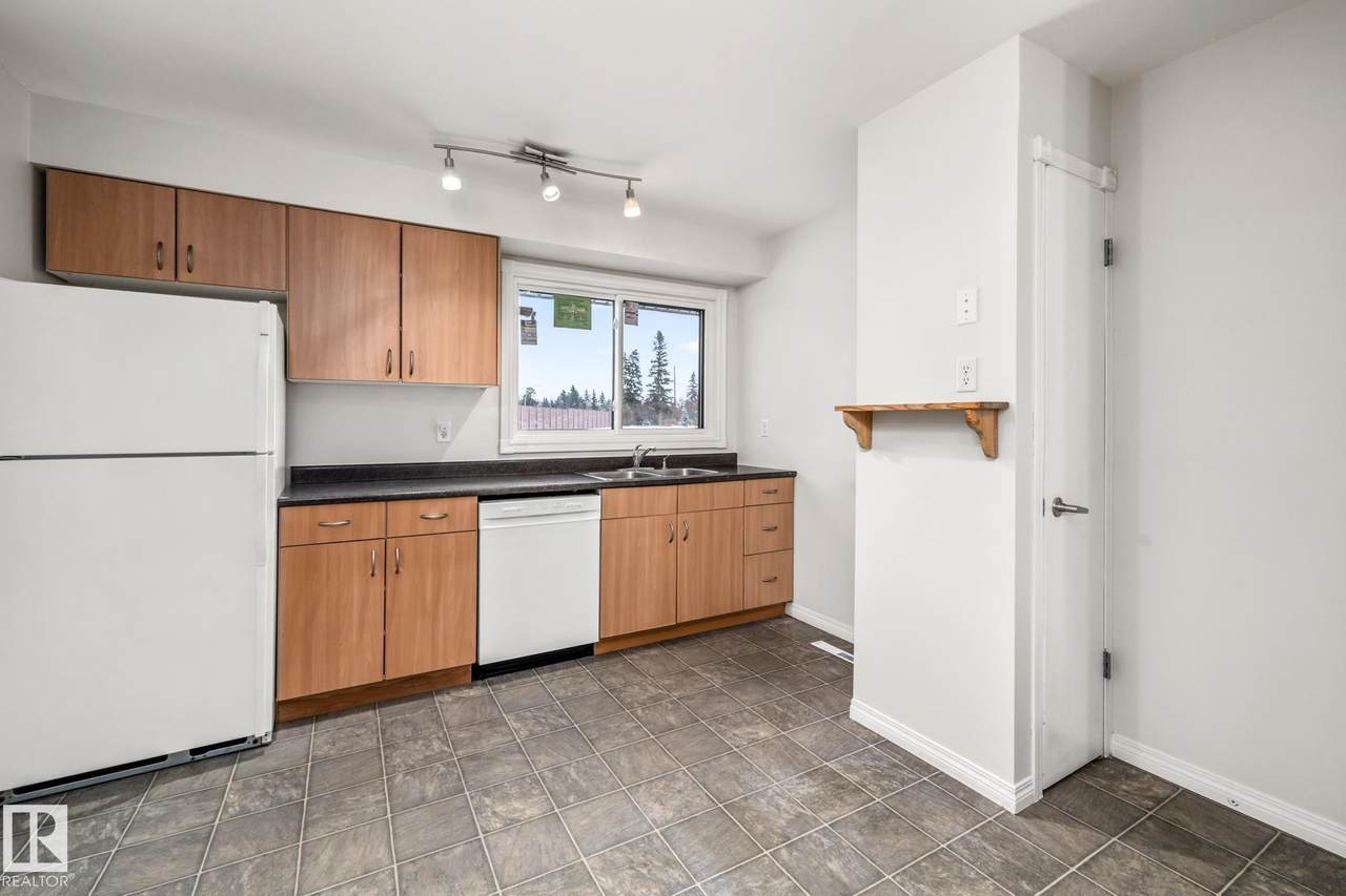 145B Royal Road - Photo 1